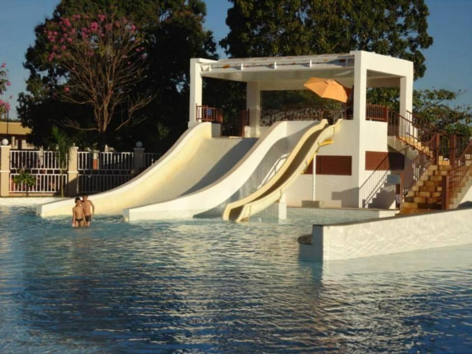 Lacqua diroma com fogão, geladeira, micro-ondas, Park aquático 24h, acomoda até 5 pessoas Caldas Novas Exterior foto